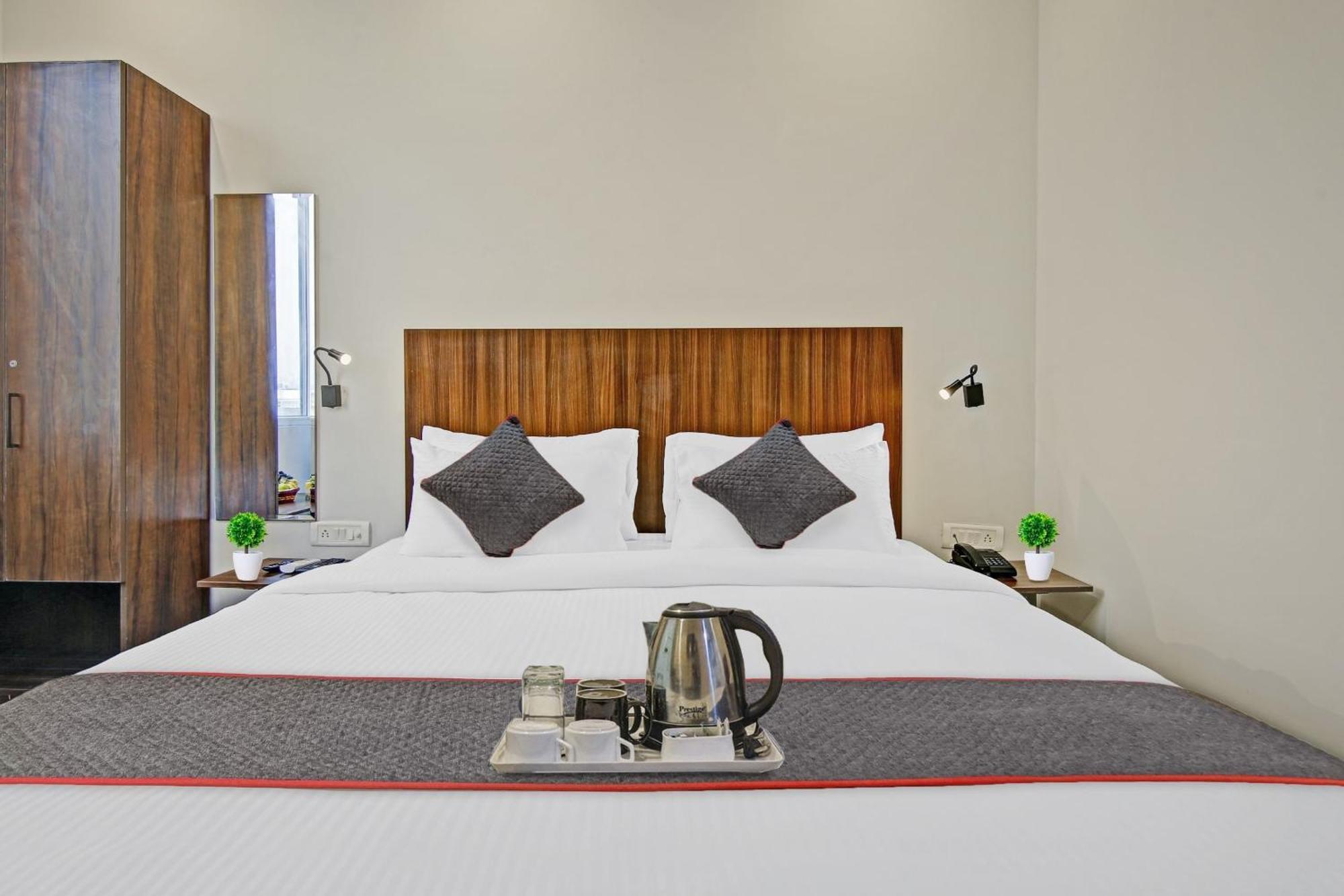 Townhouse Golden Frame Hotel Ghaziabad Buitenkant foto