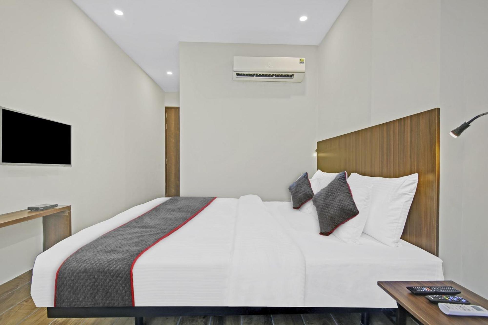 Townhouse Golden Frame Hotel Ghaziabad Buitenkant foto