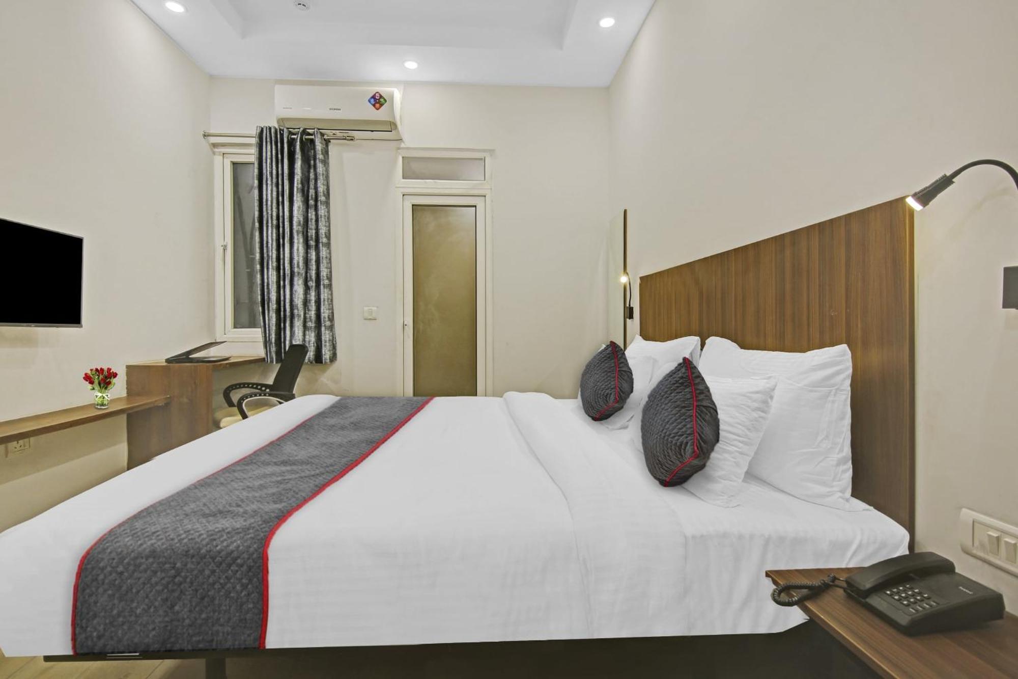 Townhouse Golden Frame Hotel Ghaziabad Buitenkant foto