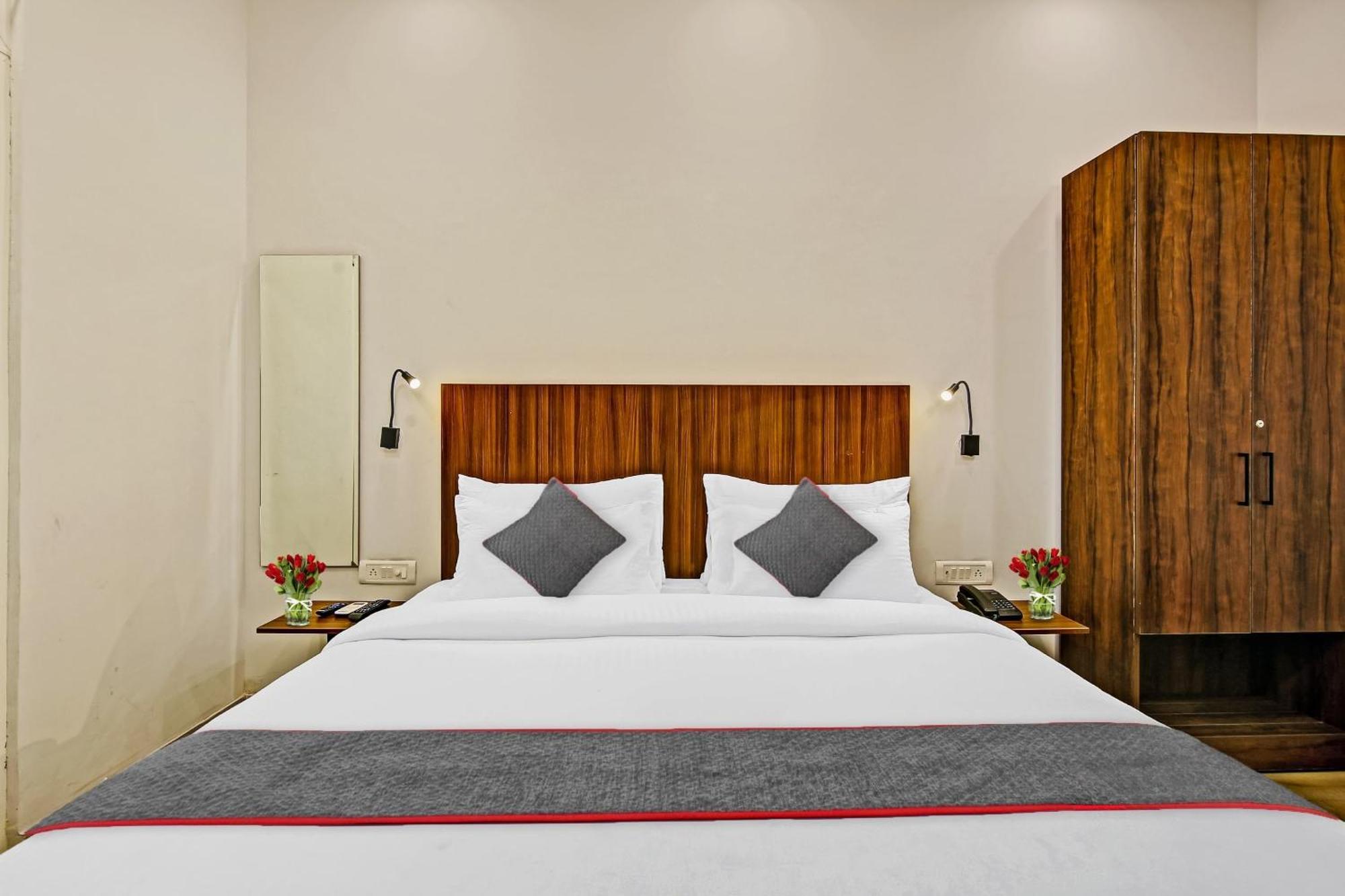 Townhouse Golden Frame Hotel Ghaziabad Buitenkant foto