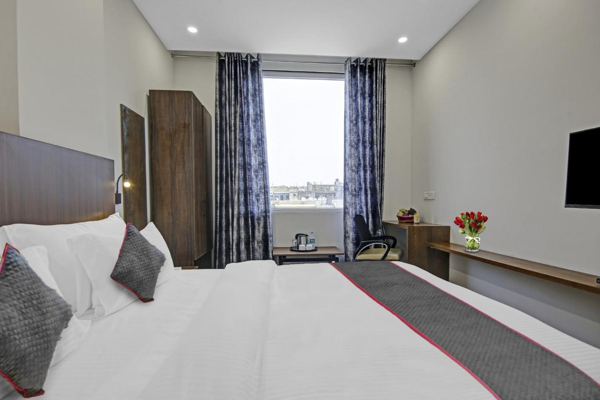 Townhouse Golden Frame Hotel Ghaziabad Buitenkant foto