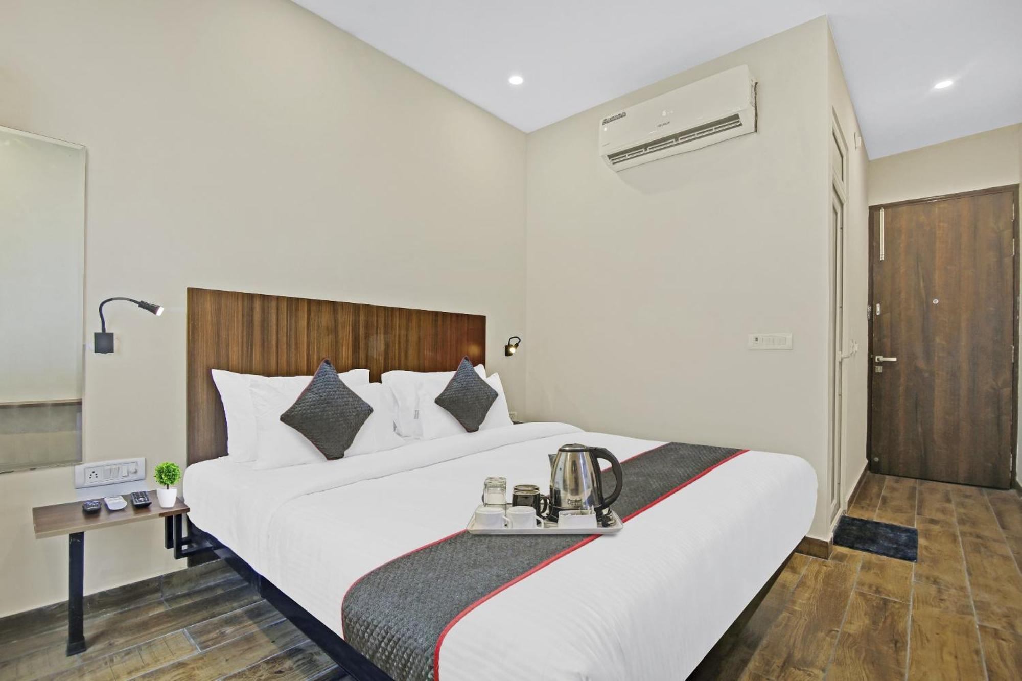Townhouse Golden Frame Hotel Ghaziabad Buitenkant foto