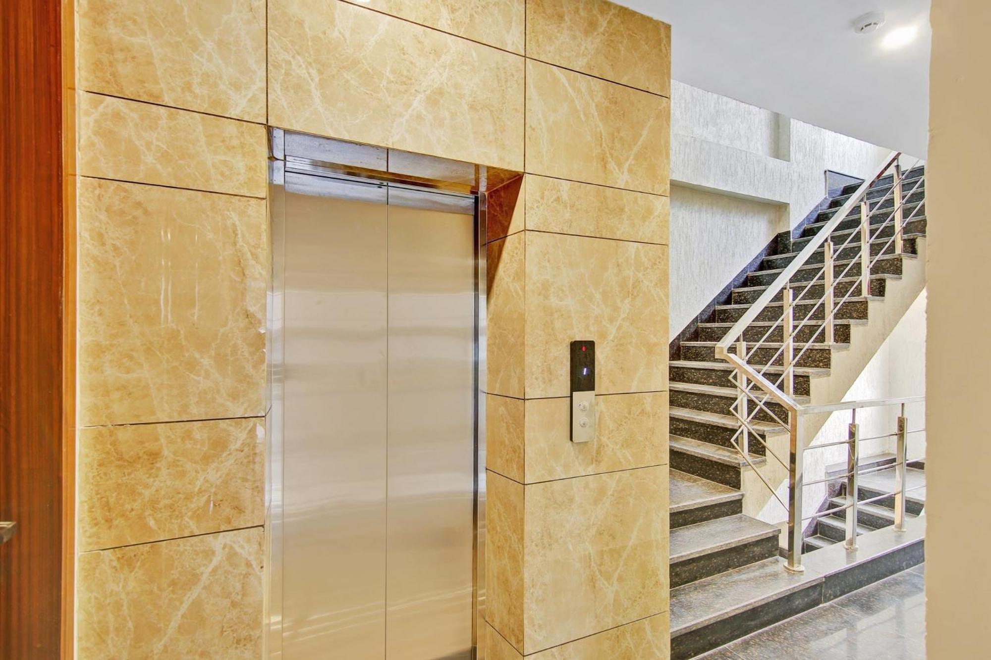 Townhouse Golden Frame Hotel Ghaziabad Buitenkant foto